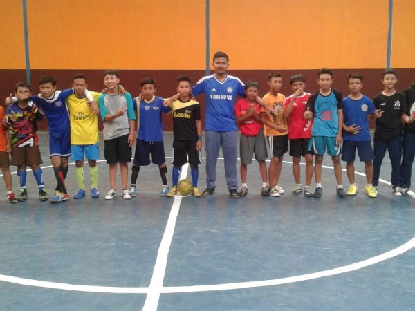 Latihan Futsal SMP Karang Arum